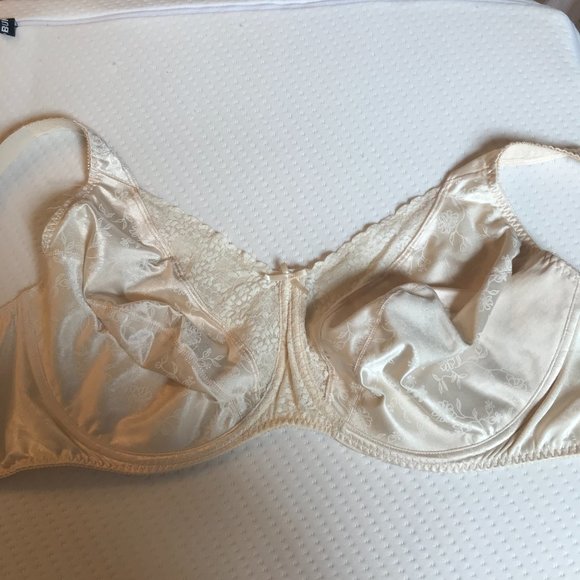 Cacique Other - Cacique 44DD White Lace Unlined Bra